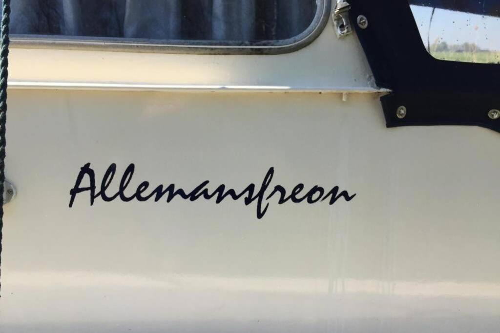 Boat Allemansfreon - Kamperen Op Het Water - Niet Om Mee Te Varen - Read Host Profile-Lees Hostprofiel Jutrijp ภายนอก รูปภาพ