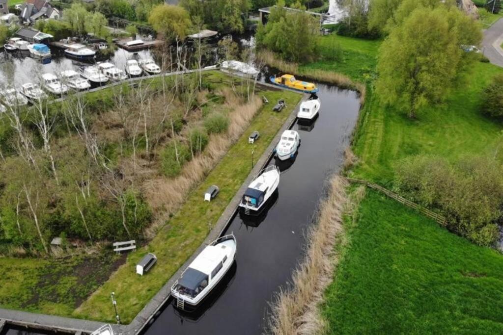 Boat Allemansfreon - Kamperen Op Het Water - Niet Om Mee Te Varen - Read Host Profile-Lees Hostprofiel Jutrijp ภายนอก รูปภาพ