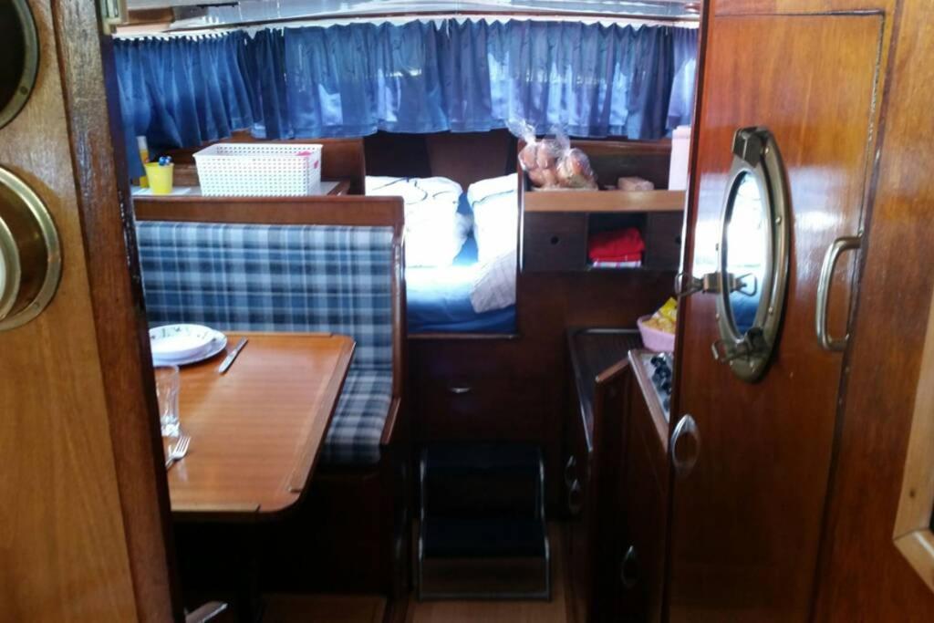 Boat Allemansfreon - Kamperen Op Het Water - Niet Om Mee Te Varen - Read Host Profile-Lees Hostprofiel Jutrijp ภายนอก รูปภาพ