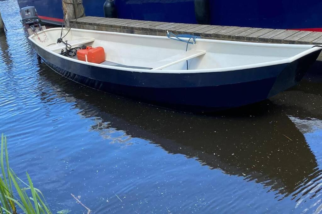 Boat Allemansfreon - Kamperen Op Het Water - Niet Om Mee Te Varen - Read Host Profile-Lees Hostprofiel Jutrijp ภายนอก รูปภาพ