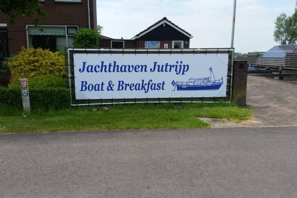 Boat Allemansfreon - Kamperen Op Het Water - Niet Om Mee Te Varen - Read Host Profile-Lees Hostprofiel Jutrijp ภายนอก รูปภาพ