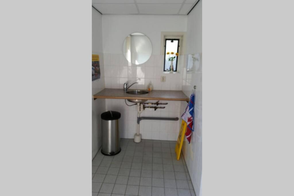 Boat Allemansfreon - Kamperen Op Het Water - Niet Om Mee Te Varen - Read Host Profile-Lees Hostprofiel Jutrijp ภายนอก รูปภาพ